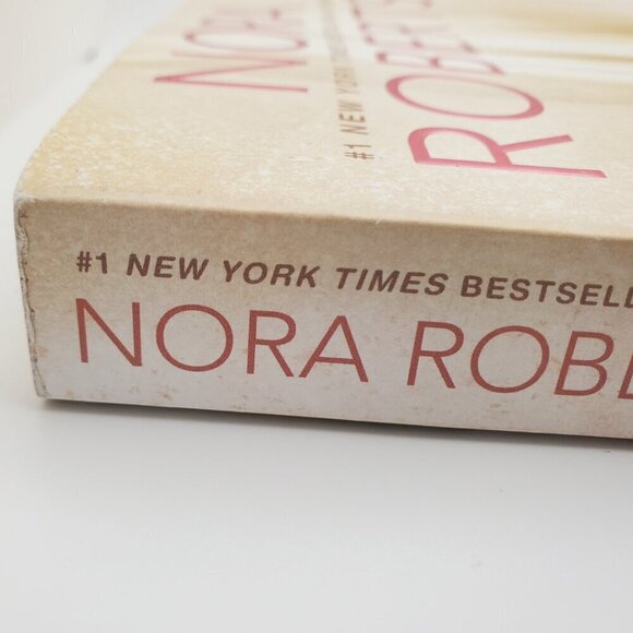 Daring to Dream Book 1 of The Dream Trilogy by Nora Roberts - Picture 5 of 8